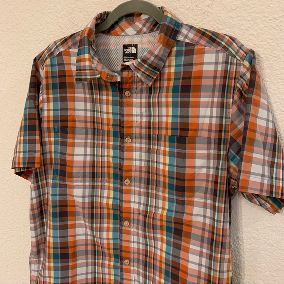 The North Face men’s medium short sleeve plaid button down shirt performance - Picture 2 of 5